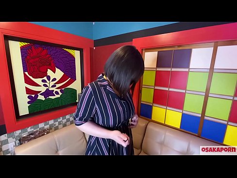 ❤️ Puttana giapponese con grandi tette si masturba con sex toys e ha un orgasmo. Parla in un'intervista della sua esperienza di scopata. Tette enormi e figa pelosa che geme forte. Osakaporn ❌ Video di sessoal it.mailkassa.ru ☑