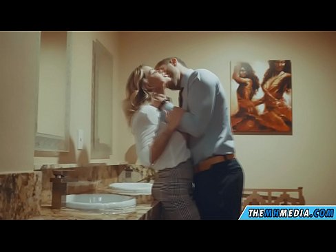 ❤️ Quando una bionda formosa ti seduce in un bagno pubblico ❌ Video di sessoal it.mailkassa.ru ☑